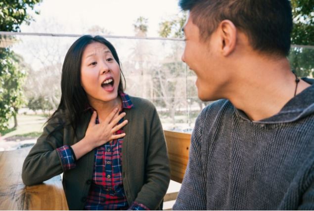 Chồng tôi khoe với hàng xóm lương được 40 triệu/tháng, chị ấy châm chọc lại: "Chồng chị mà như em thì chị ly hôn lâu rồi!"