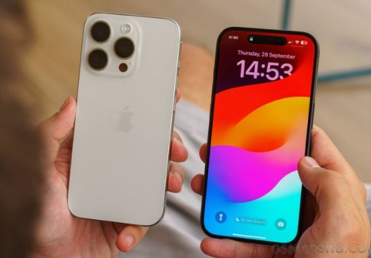 Đây là chiếc iPhone 3 mắt nhỏ gọn, hiệu năng khỏe, giá rẻ đáng mua nhất tháng 10, hấp dẫn hơn nhiều iPhone 16