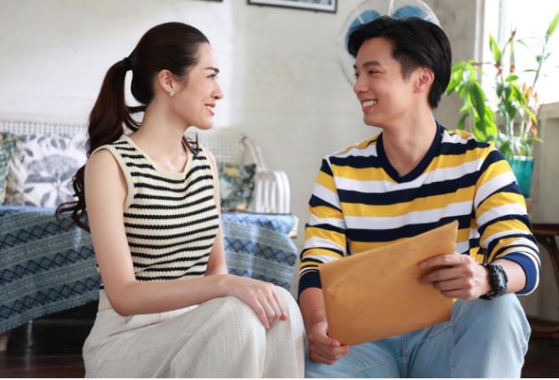 Khuyên chồng đưa lương để vợ giữ, anh đưa tôi 2 cuốn sổ tiết kiệm trị giá 1,5 tỷ