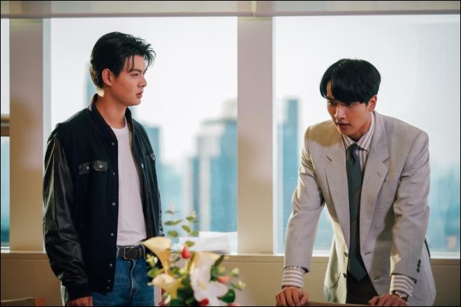 Lương 20 triệu/tháng, chồng tôi vẫn quyết tâm tranh giành từng tấc đất với em trai, khi con trai hỏi một câu, anh ấy im bặt