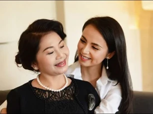 Nhìn mẹ chồng ăn bát thịt hầm dở dang của con dâu mà tôi cay mắt