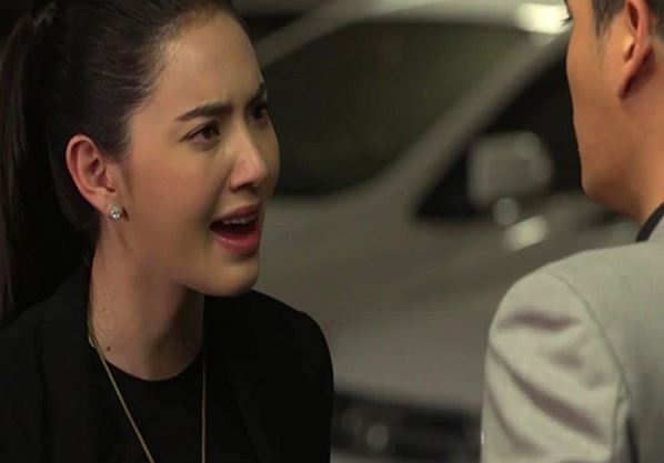 Chồng nửa đêm chẳng ngủ lại ra giữa nhà ngồi niệm phật, tôi đến gần hơn thì thất kinh khi nghe bí mật tày trời