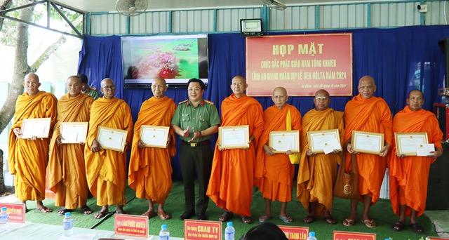 Công an An Giang mong muốn cùng Phật giáo Nam tông Khmer nâng cao bảo đảm an ninh trật tự