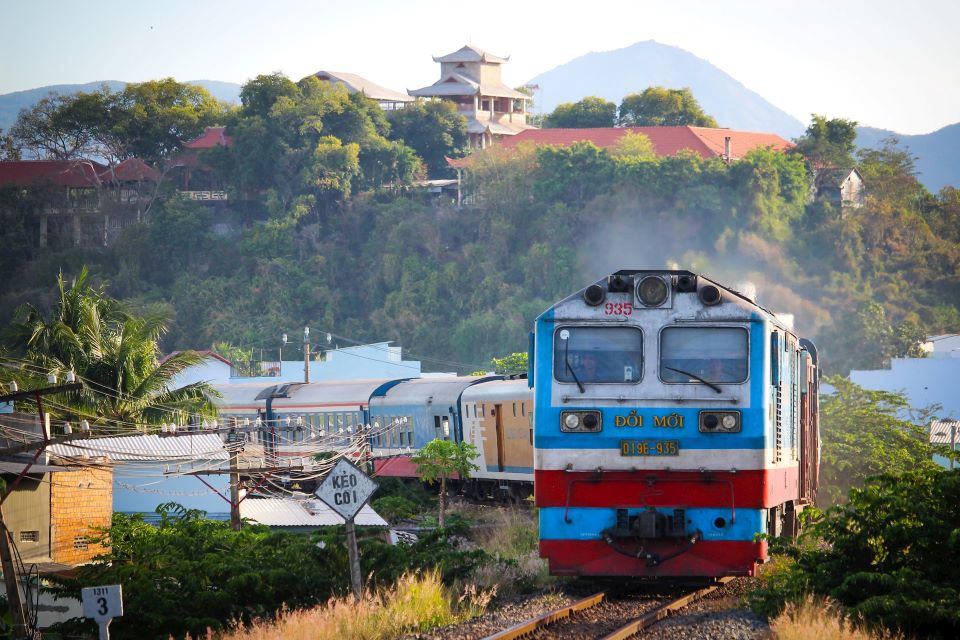 Tăng cường tàu khách từ TP Hồ Chí Minh đi các tỉnh miền Trung dịp Tết Nguyên đán 2025