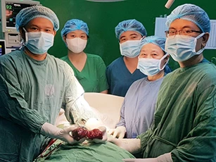 Đà Nẵng: Cắt bướu giáp cỡ lớn cho cô gái sinh năm 2000 mắc bệnh basedow 12 năm