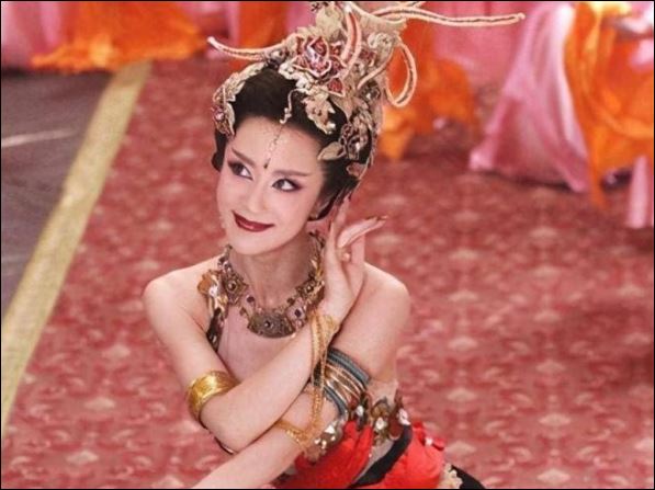 Đát Kỷ có một thói quen kỳ lạ trước khi đi ngủ, khiến vua Trụ mê mẩn, nhưng phụ nữ thời bấy giờ không ai dám bắt chước