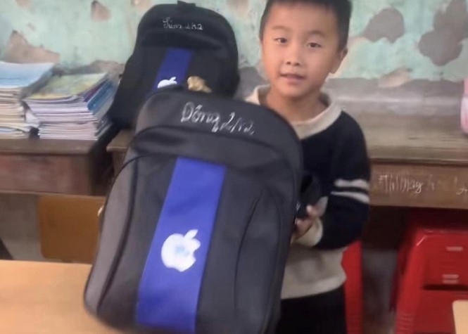 Món quà đầy ý nghĩa và hết sức đáng yêu của em bé dành cho cô giáo của mình khiến cư dân mạng vô cùng cảm động