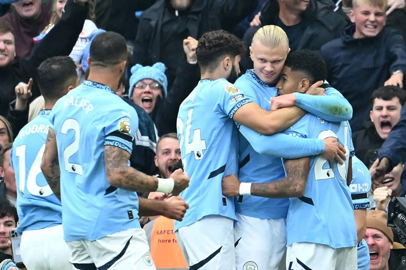 Man City đóng góp 6 cầu thủ.