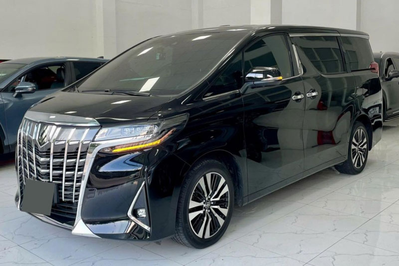 MPV ‘chủ tịch’ Toyota Alphard rao bán với giá sốc sau 3 năm lăn bánh