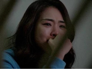Đêm hôm đó ngay trong phòng ngủ, mẹ chồng đã làm một việc khiến tôi trào nước mắt tủi nhục chỉ muốn biến mất khỏi thế gian này