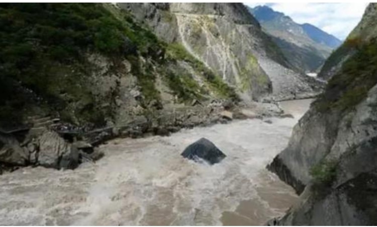 Năm 1954, sông Dương Tử đột nhiên ngừng chảy trong 2 giờ và nước biến mất một cách bí ẩn, có phải là do 'thần sông' nổi giận?