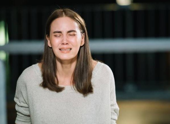 Chồng đột ngột đòi ly dị, vừa ra tòa xong, đêm đó anh nhắn vẻn vẹn 5 từ khiến vợ ân hận trong muộn màng