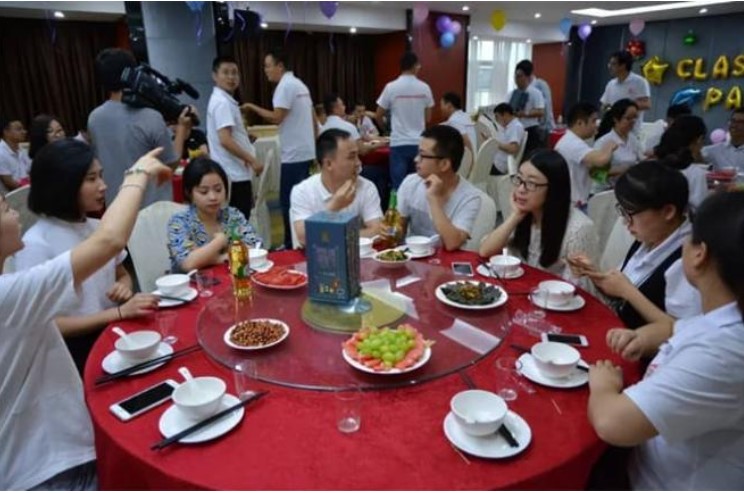 Tại sao những buổi họp lớp lại đột nhiên biến mất? 3 lý do được tiết lộ