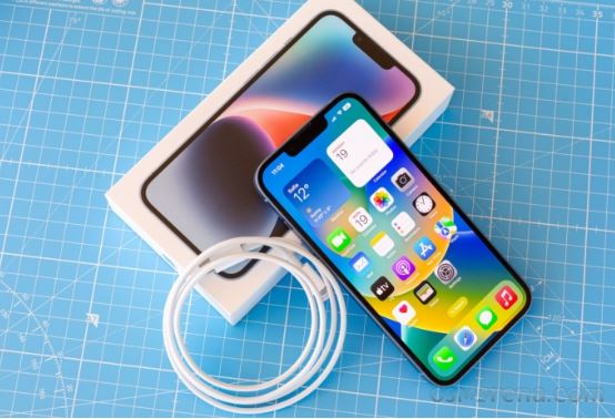 Đây là chiếc iPhone màn hình tai thỏ đáng mua nhất hiện nay, hot chẳng kém iPhone 16, giá dưới 17 triệu