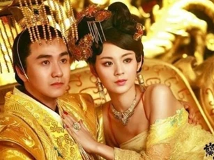 Nàng hậu có làn da toả hương thơm, bị ép làm chiến lợi phẩm cho trò mua vui 'biến thái' của Hoàng đế