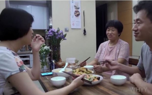 Nữ giáo sư U40 lấy chồng nông thôn kém 10 tuổi, cuộc sống hiện tại khiến nhiều người ngỡ ngàng