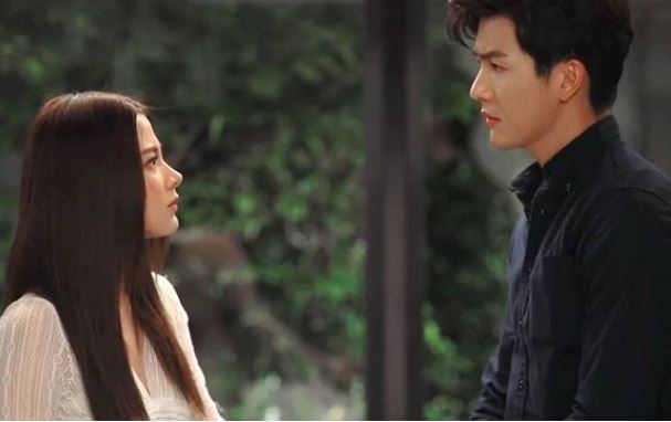 Thấy chồng chăm cây ổi còn hơn chăm con, vợ bí mật kiểm tra rồi 'ngớ người' với bọc nilon chôn sâu dưới bọc đất