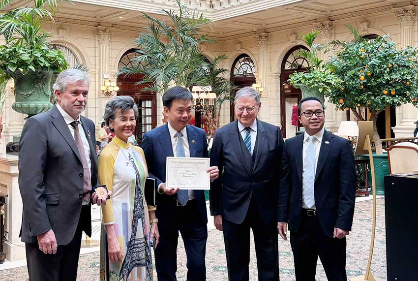 Hai doanh nghiệp nhận giải thưởng từ Diễn đàn Kinh tế Pháp ngữ