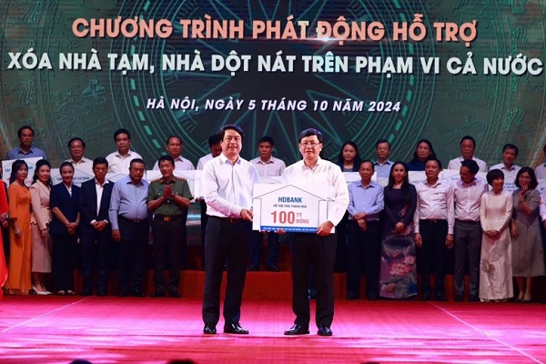 HDBank đóng góp 100 tỷ đồng hưởng ứng đợt cao điểm xóa nhà tạm, nhà dột nát