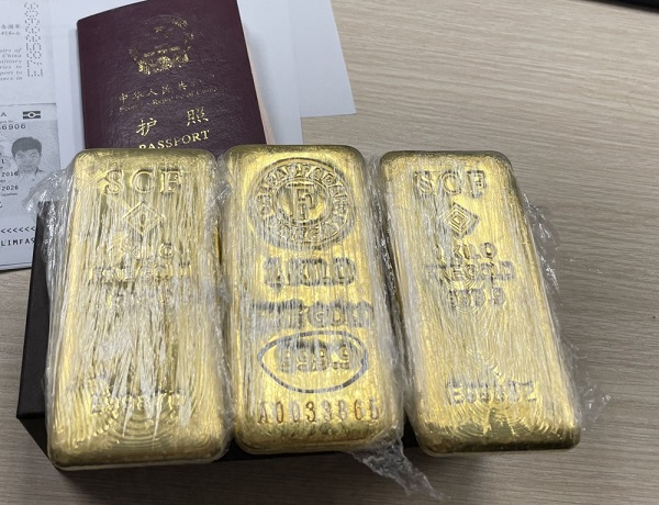 Phát hiện 2 vụ vận chuyển lậu 6kg vàng qua đường hàng không