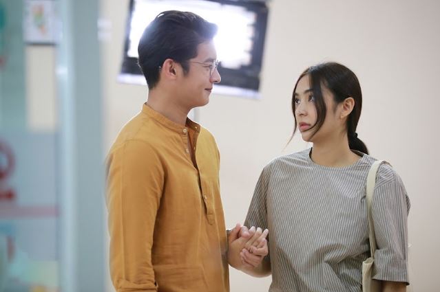 Chồng nằm viện vẫn hí hoáy nhắn tin với bồ nhí, vợ đọc xong đau đớn chết lặng rồi bình tĩnh làm điều này