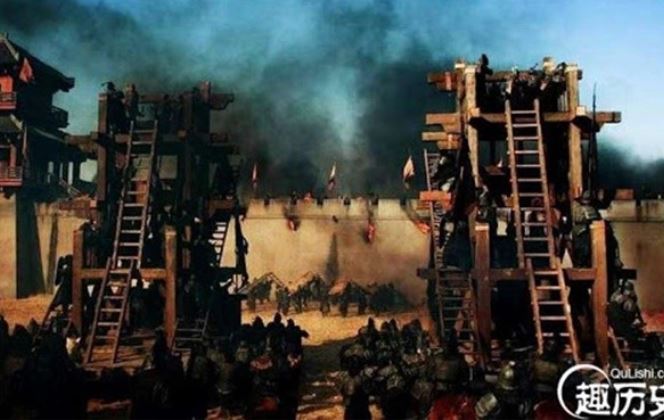 Cổng thành cổ đều là cổng gỗ, vì sao khi đánh nhau quân địch không dùng lửa tấn công nhanh hơn?
