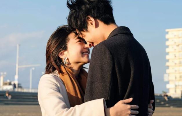 Cưới được 1 năm thì đã ly hôn, vừa đến tòa án thấy vợ tái mặt ngã quỵ xuống đường, biết được lý do tôi lao đi rút đơn ngay