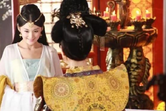 Cuộc đời bi thảm của hoàng hậu tỏa mùi thơm như Hàm Hương, bị chồng bắt lột đồ trước mặt hàng trăm người đàn ông