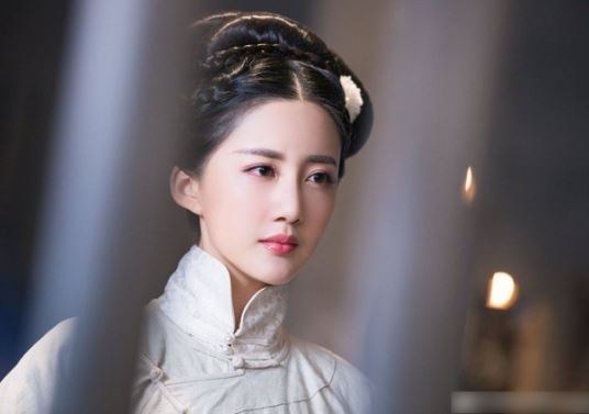 Vén màn cuộc đời vị hoàng hậu sắc nước hương trời được gả cho cậu ruột, đến cuối đời vẫn là trinh nữ