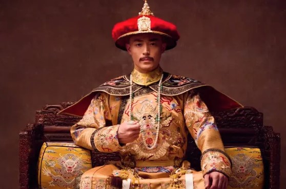 Hoàng đế Càn Long tổ chức ‘Thiên tẩu yến’ thiết đãi 3.900 bô lão để duy trì đức tính kính già yêu trẻ của tổ tông