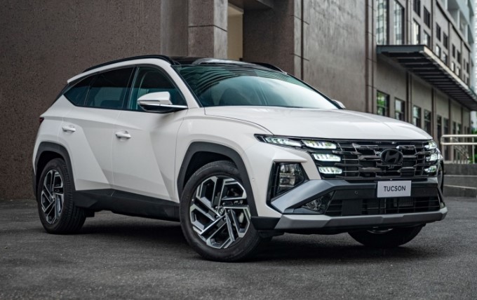 Hyundai Tucson 2024 chính thức ra mắt khách Việt: Thêm trang bị an toàn, giá từ 769 triệu đồng
