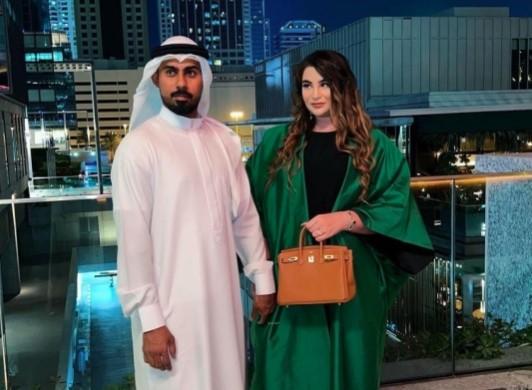 Chân dung cô gái 26 tuổi vừa được chồng tặng cả hòn đảo để thoải mái diện bikini: Mỗi tuần được cấp 1 tỷ tiêu vặt, đi du lịch khắp thế giới nhưng không được rời tầm kiểm soát của chồng