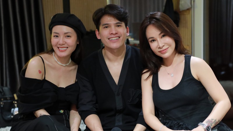 Quốc Thiên tình cảm bên Phương Linh, Uyên Linh, chuẩn bị cho concert kỷ niệm 20 năm ca hát