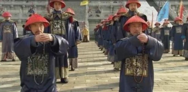 Tại sao các quan đại thần thời nhà Thanh lại đeo chuỗi hạt? Nó không chỉ để làm đẹp mà còn rất hữu ích