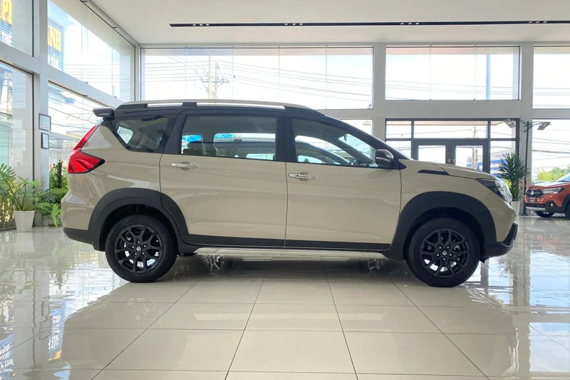 Suzuki XL7 Hybrid.