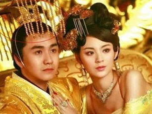 Tại sao hoàng đế lại có màn che trên mũ? Bí mật là gì?