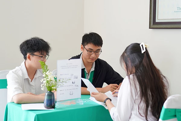 Các chuyên gia tư vấn về sức khoẻ tinh thần cho sinh viên trường Đại học Đông Á. Các chuyên gia tư vấn về sức khoẻ tinh thần cho sinh viên trường Đại học Đông Á.