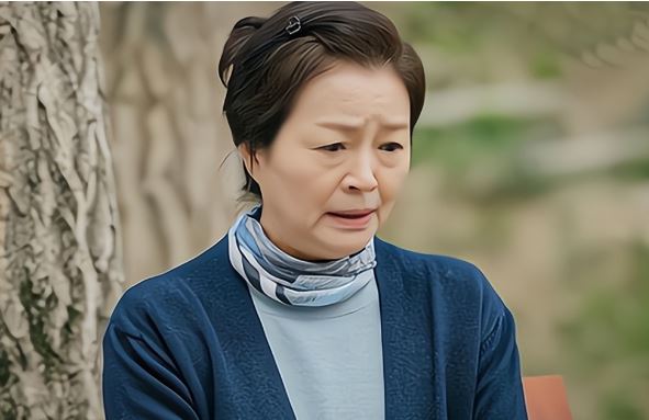 3 năm lên thành phố chăm cháu, tôi điếng người khi nhận tin chồng 60 tuổi muốn ly hôn vì cô hàng xóm