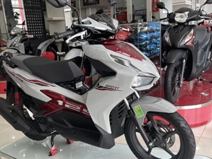 Giá xe Honda Air Blade 2025 giữa tháng 10/2024 giảm cực mạnh, ăn khách hơn Vision vì giá quá rẻ