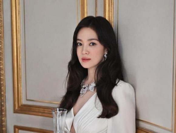 Song Hye Kyo 'ngồi không' cũng kiếm được hơn 110 tỷ đồng
