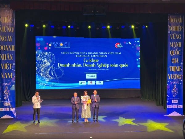 Lan to&#x1EA3; tinh th&#x1EA7;n x&#xE2;y d&#x1EF1;ng v&#x103;n ho&#xE1; doanh nh&#xE2;n, doanh nghi&#x1EC7;p qua &#xE2;m nh&#x1EA1;c 