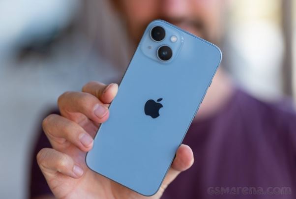 Đây là chiếc iPhone tai thỏ hoàn thiện nhất, giá cực rẻ giữa tháng 10, trang bị xịn không kém iPhone 16