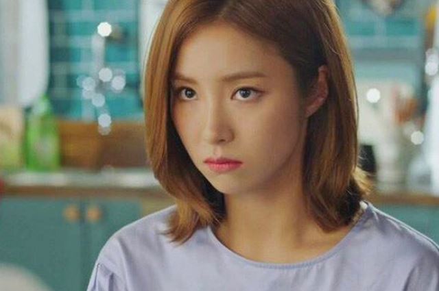 Đón chồng về từ bàn nhậu, cô vợ "ngã ngửa" khi phát hiện ra bí mật trong điện thoại của ông xã