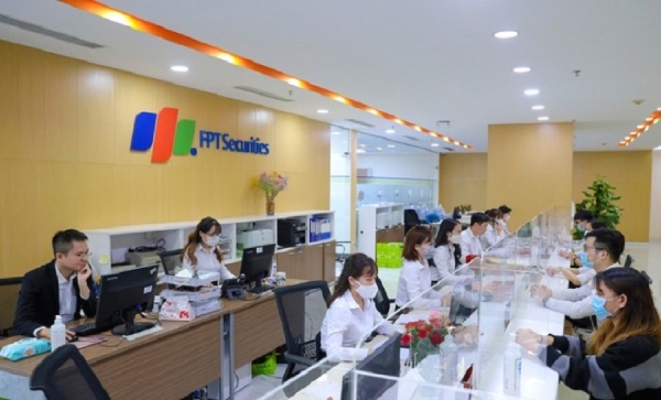 Chứng khoán FPT do ông Nguyễn Văn Dũng làm Chủ tịch bị phạt