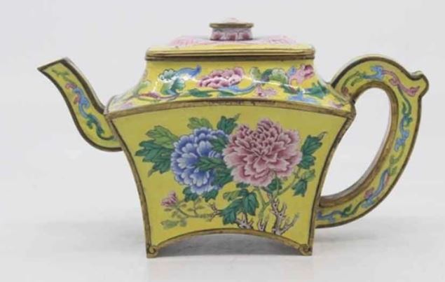 ‘Vứt xó’ chiếc bình sứ trong nhiều năm, người đàn ông ‘đổi đời’ khi được trả giá 11 tỷ đồng