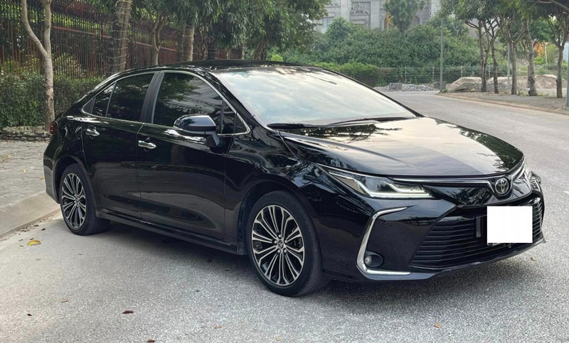 Toyota Corolla Altis lăn bánh 2 năm tại Việt Nam lên sàn xe cũ với giá thế nào?