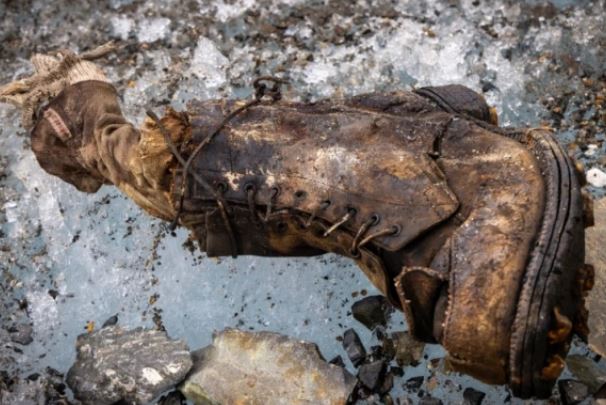 Bàn chân người được tìm thấy trên đỉnh Everest nắm giữ bí ẩn lớn nhất của ngành leo núi