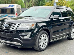 SUV cỡ lớn Ford Explorer rao bán chưa đầy 1 tỷ đồng sau 7 năm lăn bánh