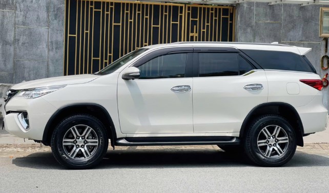 Từng lăn bánh tới 1,4 tỷ, Toyota Fortuner 2017 bản xăng rao bán với giá khó tin sau 7 năm lăn bánh