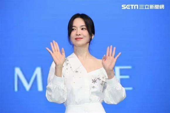 14 năm trôi qua, sắc vóc của Song Hye Kyo được thăng hạng như thế nào?